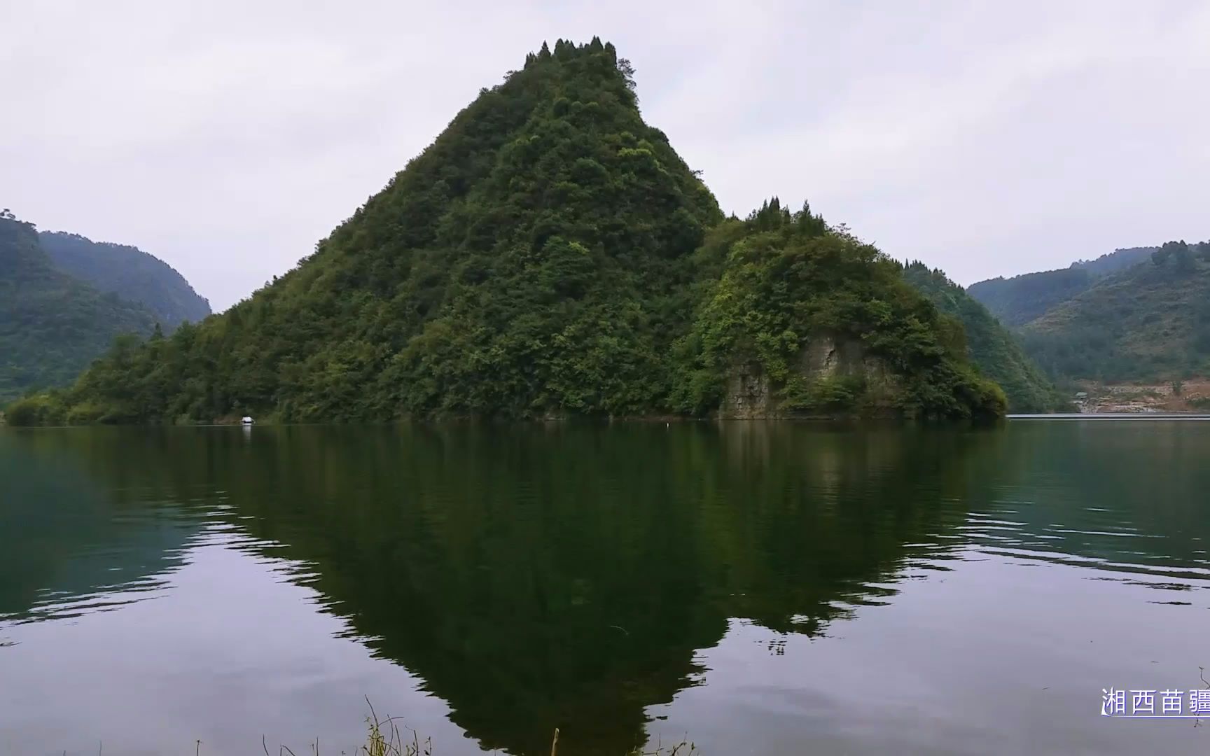 [图]给我一片轻舟，我带你体验这青山绿水的醉美风光