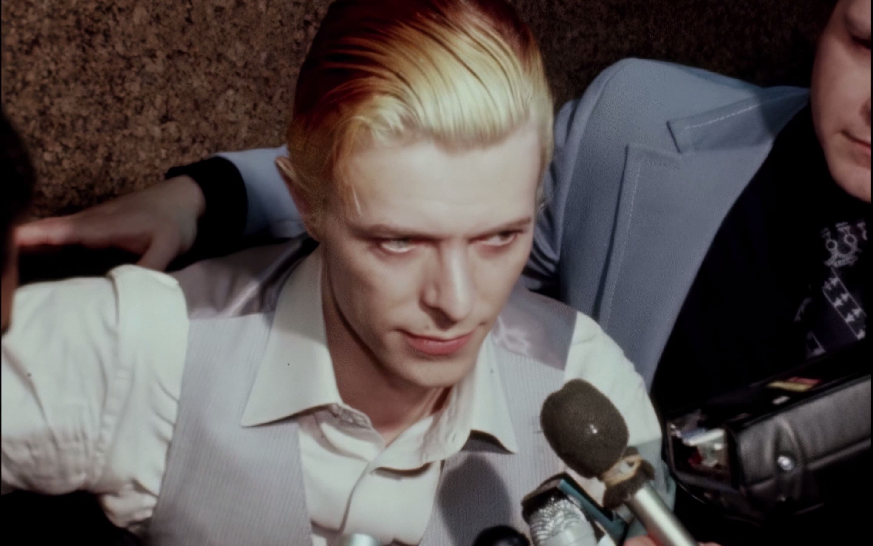 【4k】1976年出狱接受采访时的davidbowie的盛世美颜_哔哩哔哩_bili