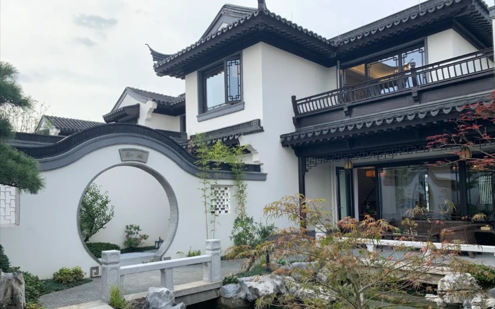 青瓦白墙,鱼池假山,亭台楼阁,纯中式庭院别墅,独特的江南美景,绿水