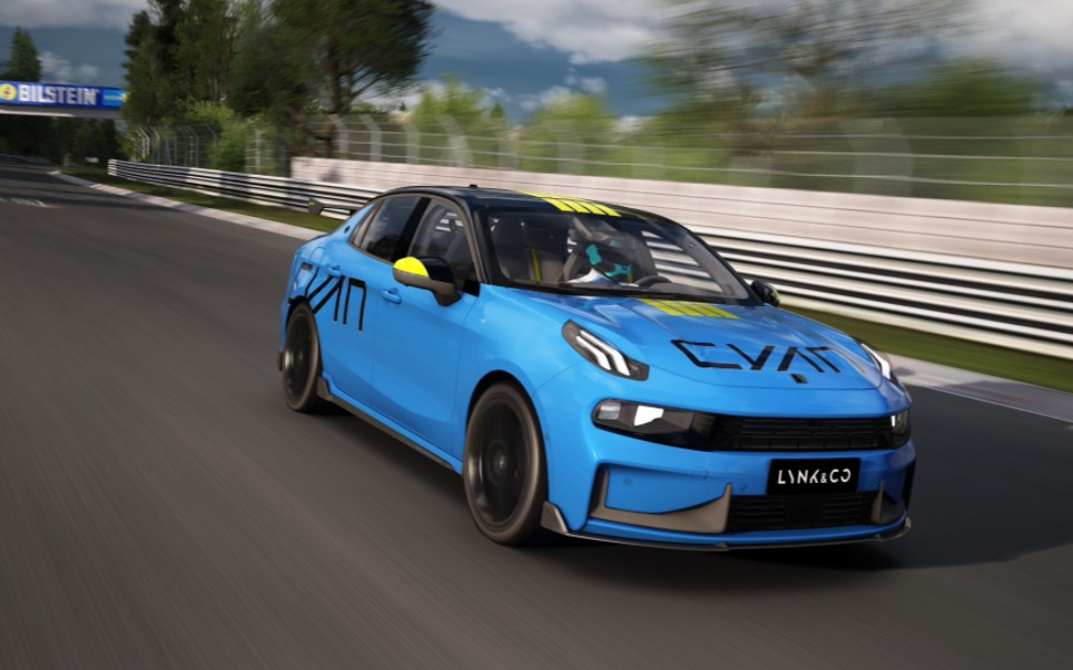 新手开领克03 在纽北赛道行驶