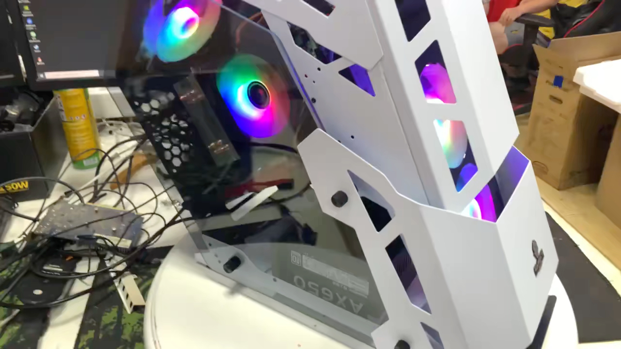 玩嘉异形白色机箱