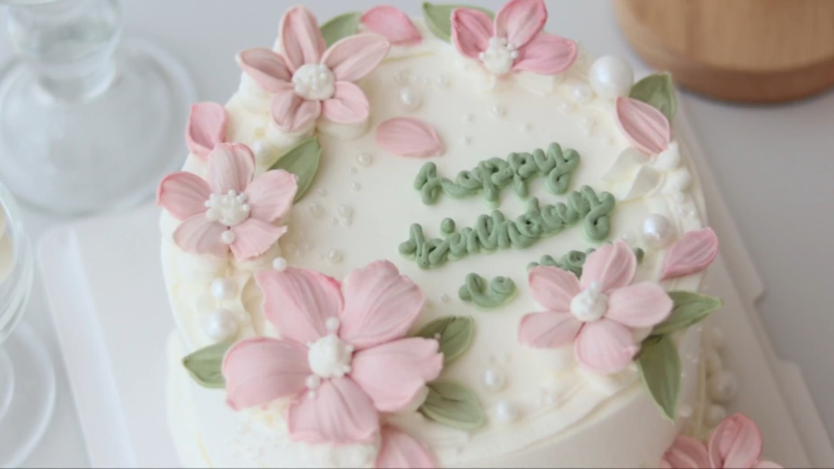 温柔浪漫的刮刀花蛋糕呀