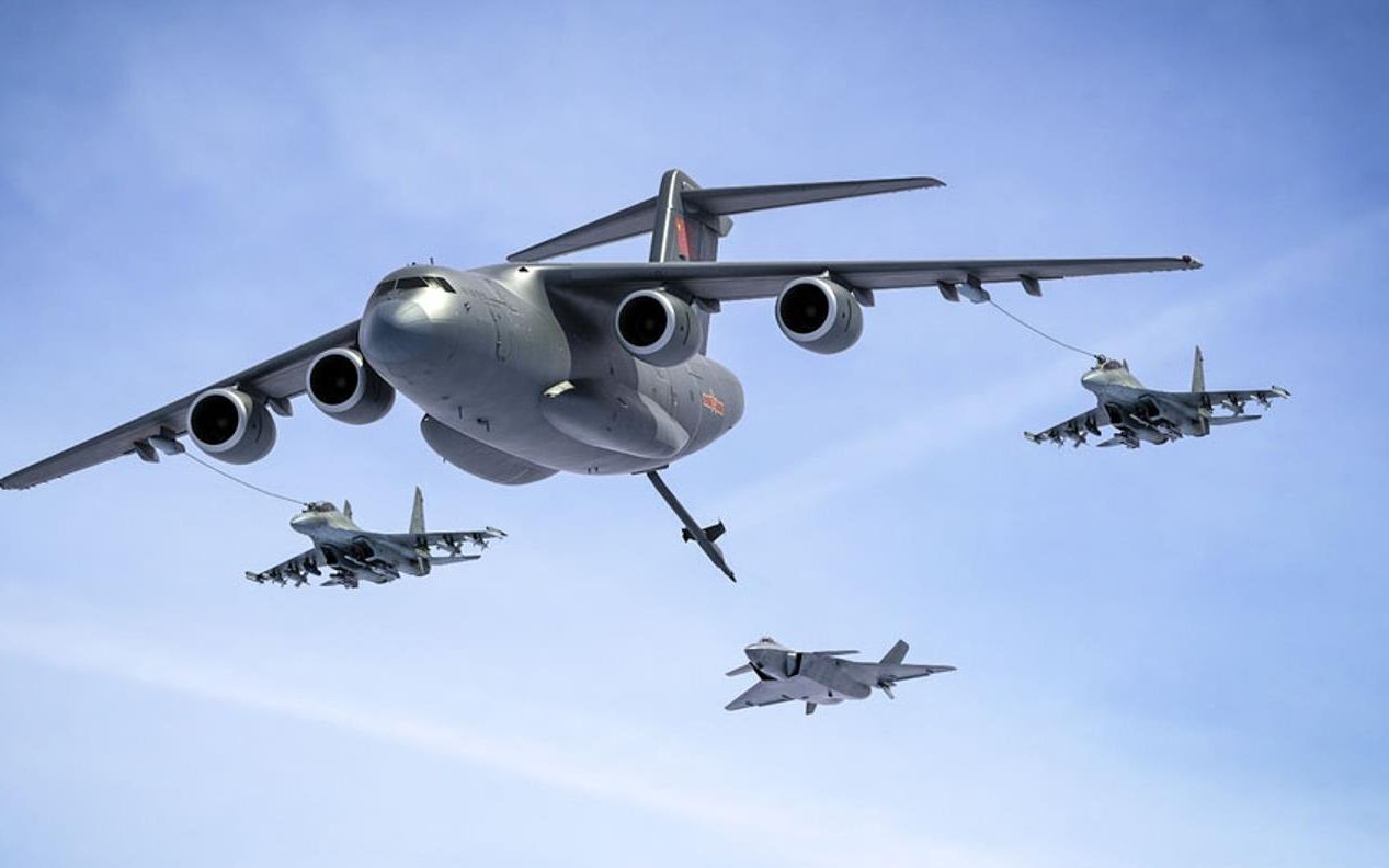 运20版加油机有何优势载油量是轰油6的五倍满足10架战机需求