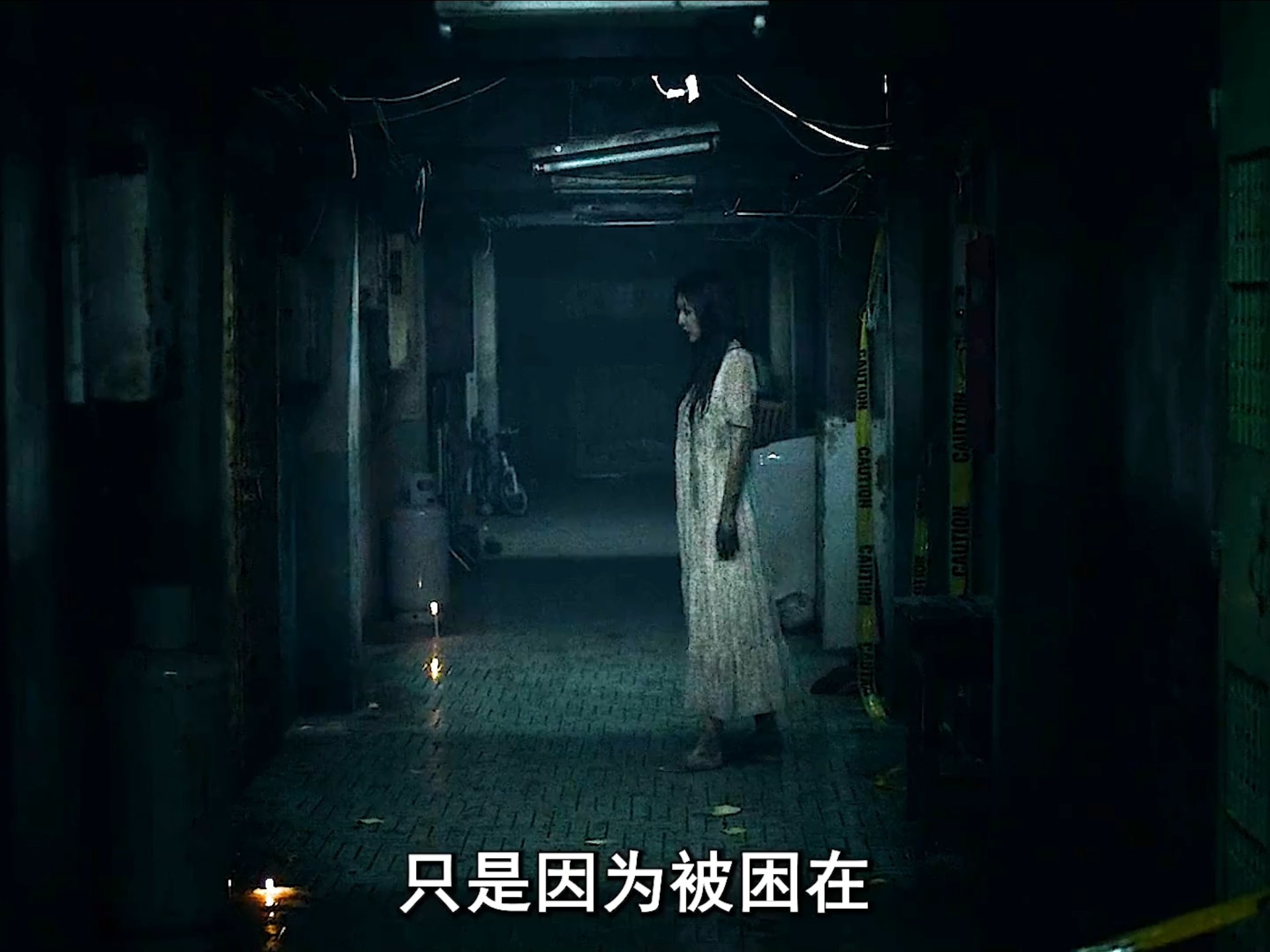 一口气看完最新恐怖片《鬼们之蝴蝶大厦》 #午夜放映厅 #影视 #恐怖片