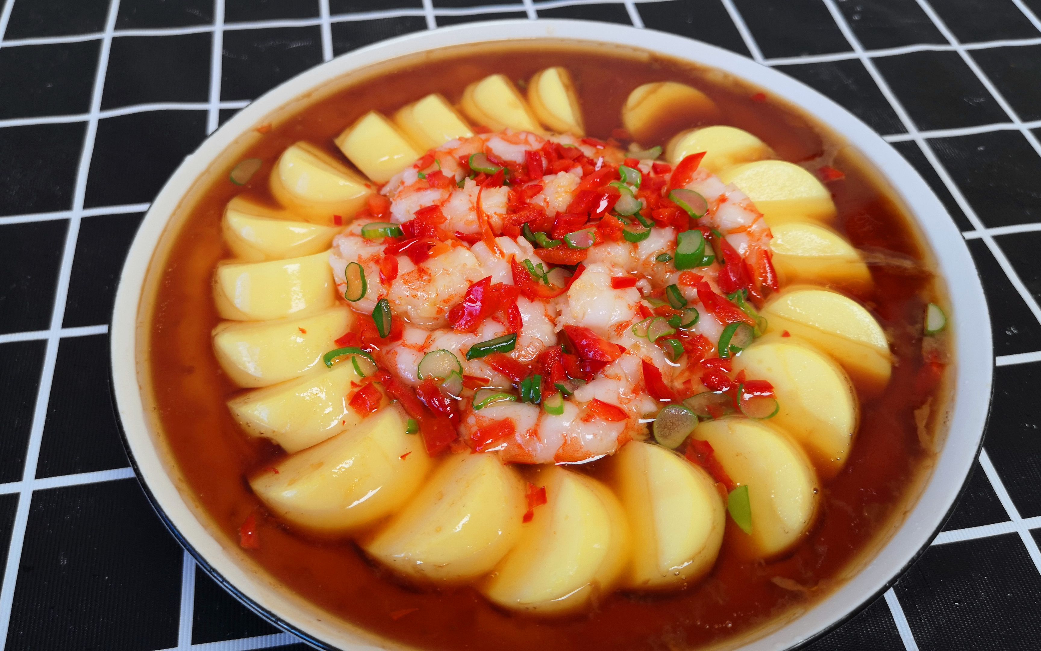 年夜饭的压轴菜"蒸蒸日上",口感嫩滑寓意好,吃出好彩头