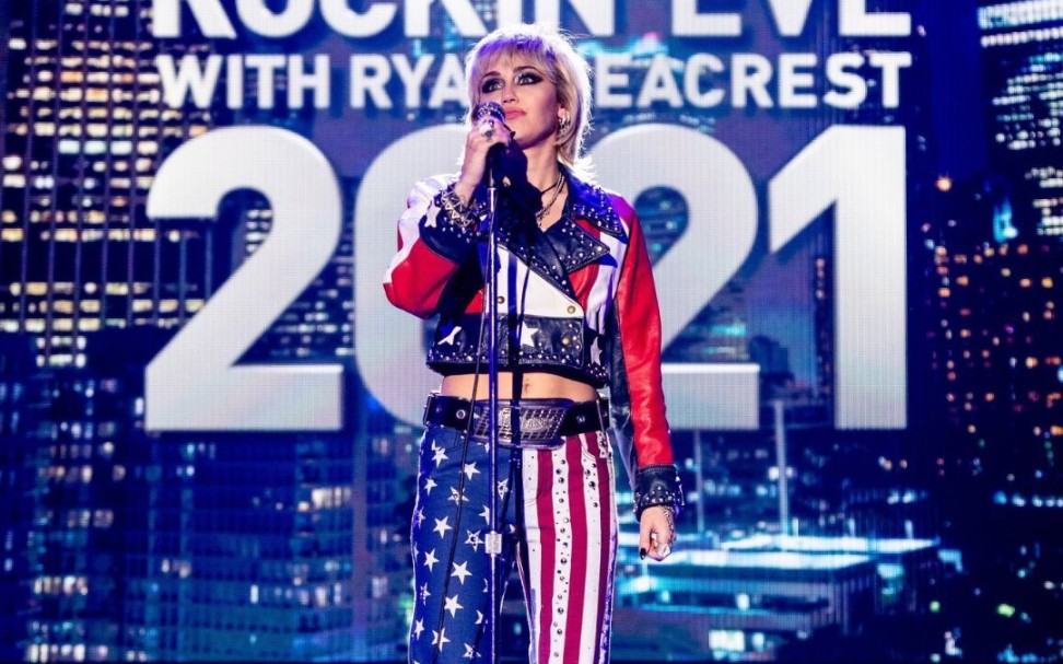 [图]【Miley Cyrus】麦粒2021跨年晚会表演《Party In The USA》和《Midnight Sky》