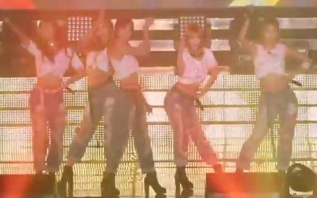 [图]【EXID】《Hot Pink（粉红色）/ Whoz That Girl / Ah Yeah / Up & Down（上下）》Pepsi concert