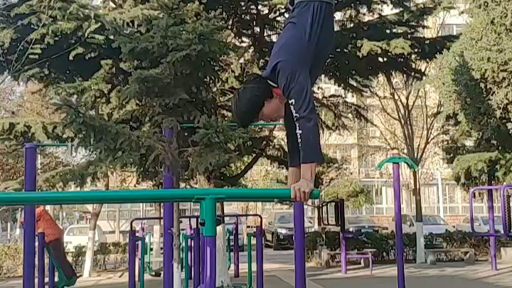 双杠倒立这样练