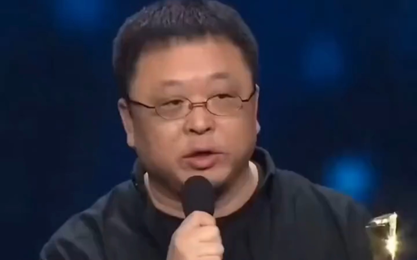 罗永浩:你懂个屁,老子是时尚先生!