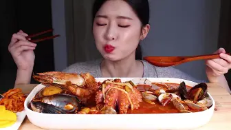 Download Video: [fume]no speaking 大王海鲜大餐[默凯，章鱼，鲍鱼，海虎虾，虾仁]咀嚼音 MUKBANG