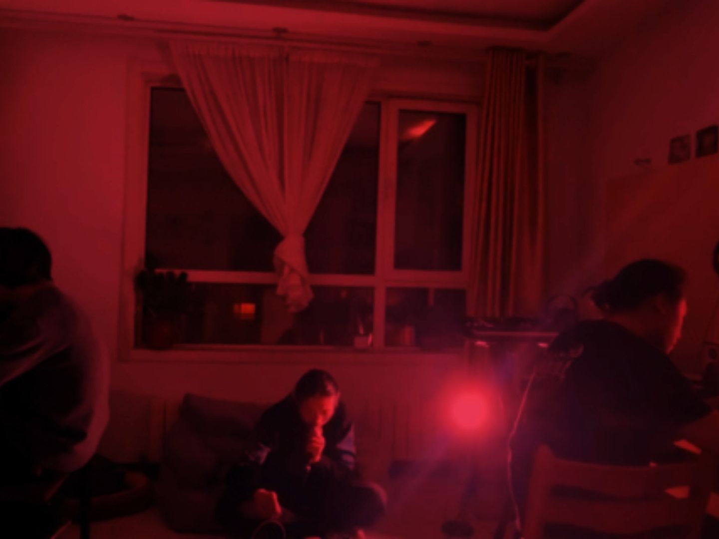 疗养失眠#3(红色暗房)