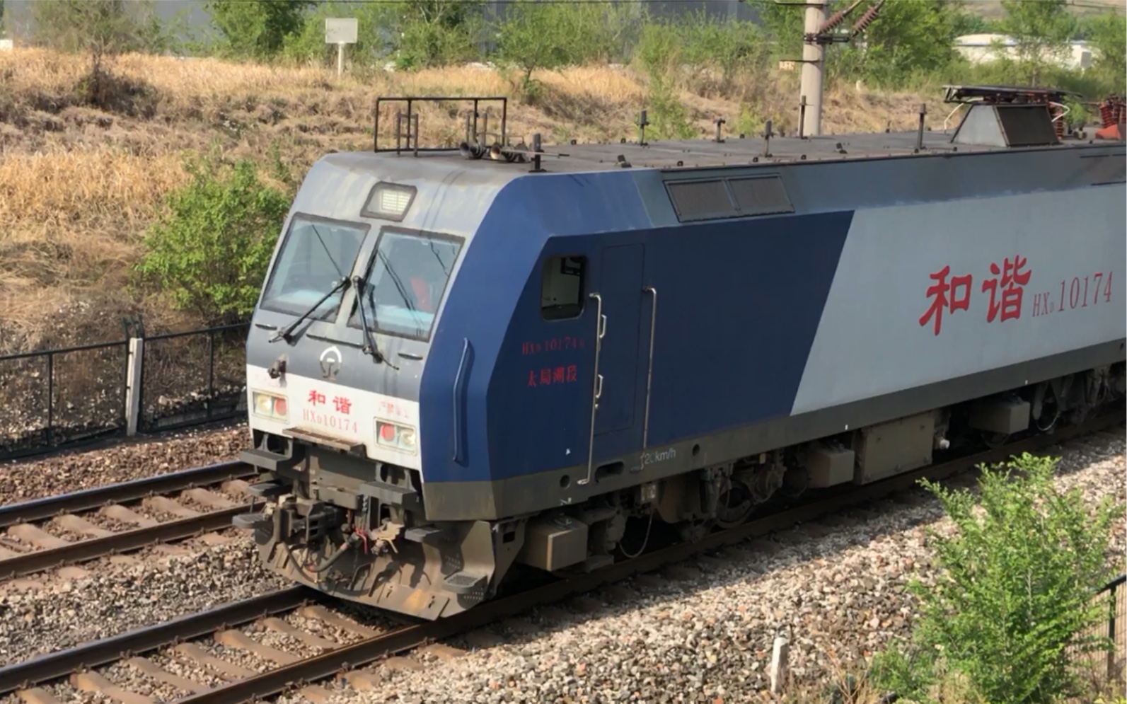 hxd1-0174 hxd1-0010,太局湖段,牵引两万吨重载空车由大秦线上行去往