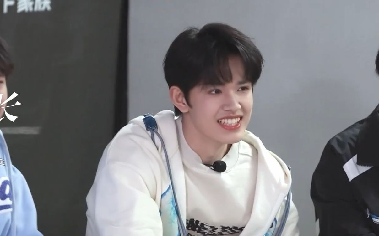 【张极】阳光开朗大男孩