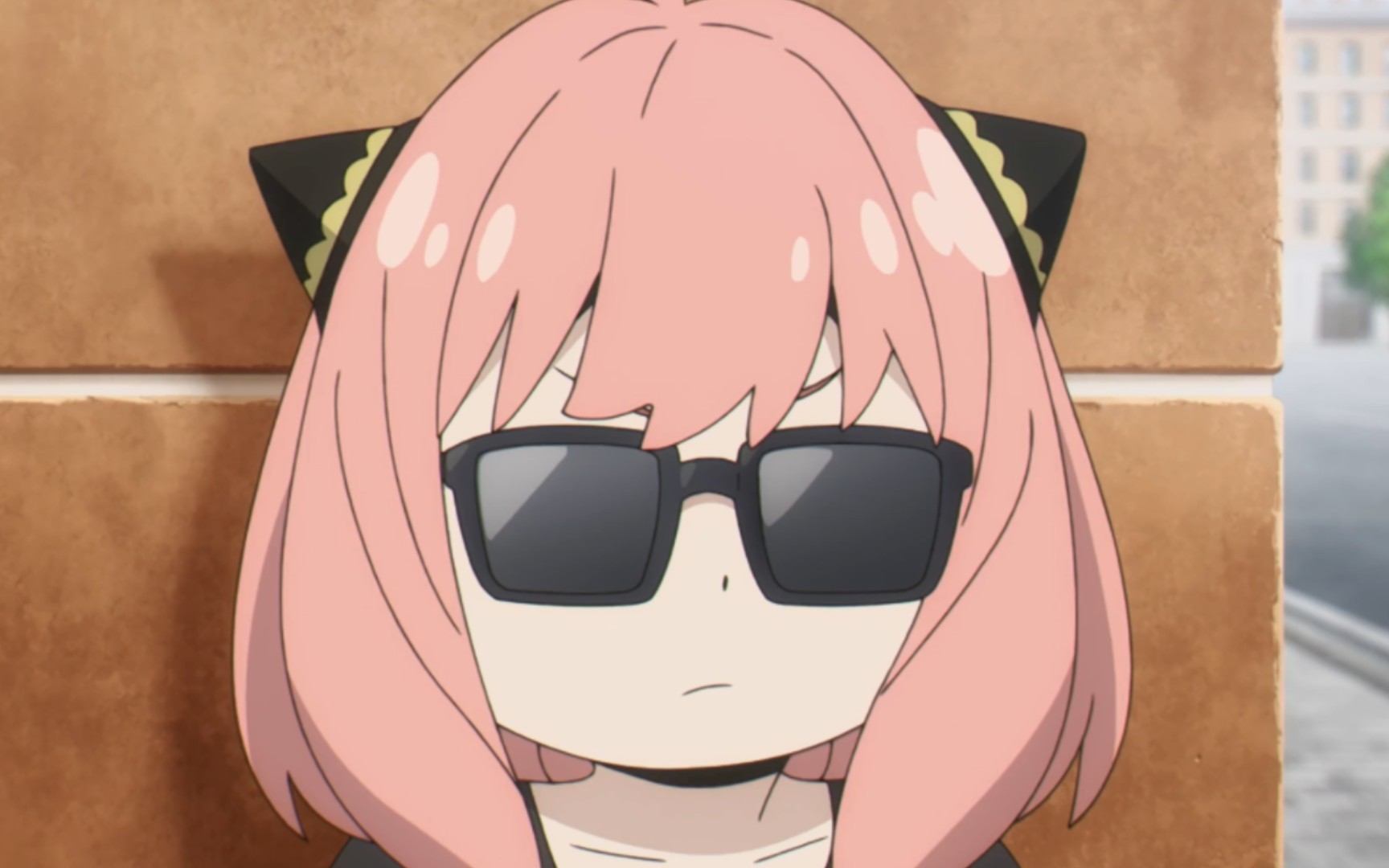 戴墨镜的阿尼亚好像有点78帅78