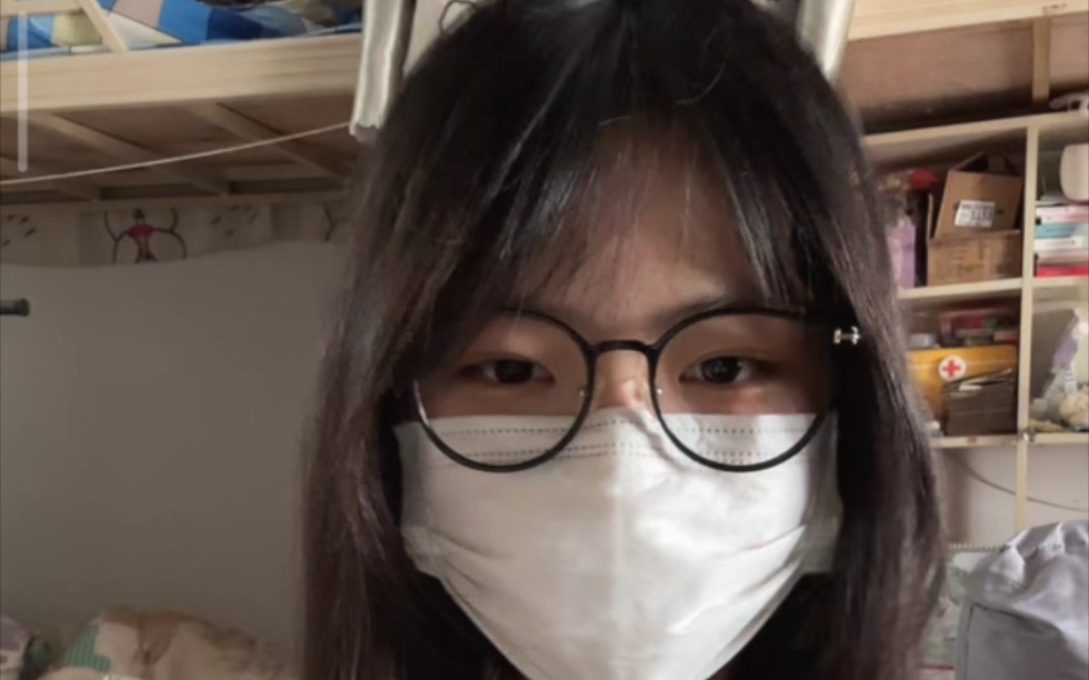 口罩女大学生宿舍直播