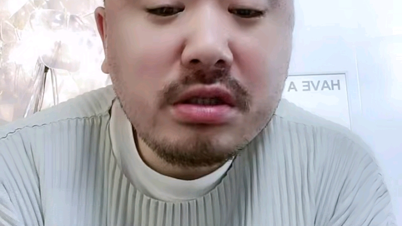 百里屠伕在吃东西哎