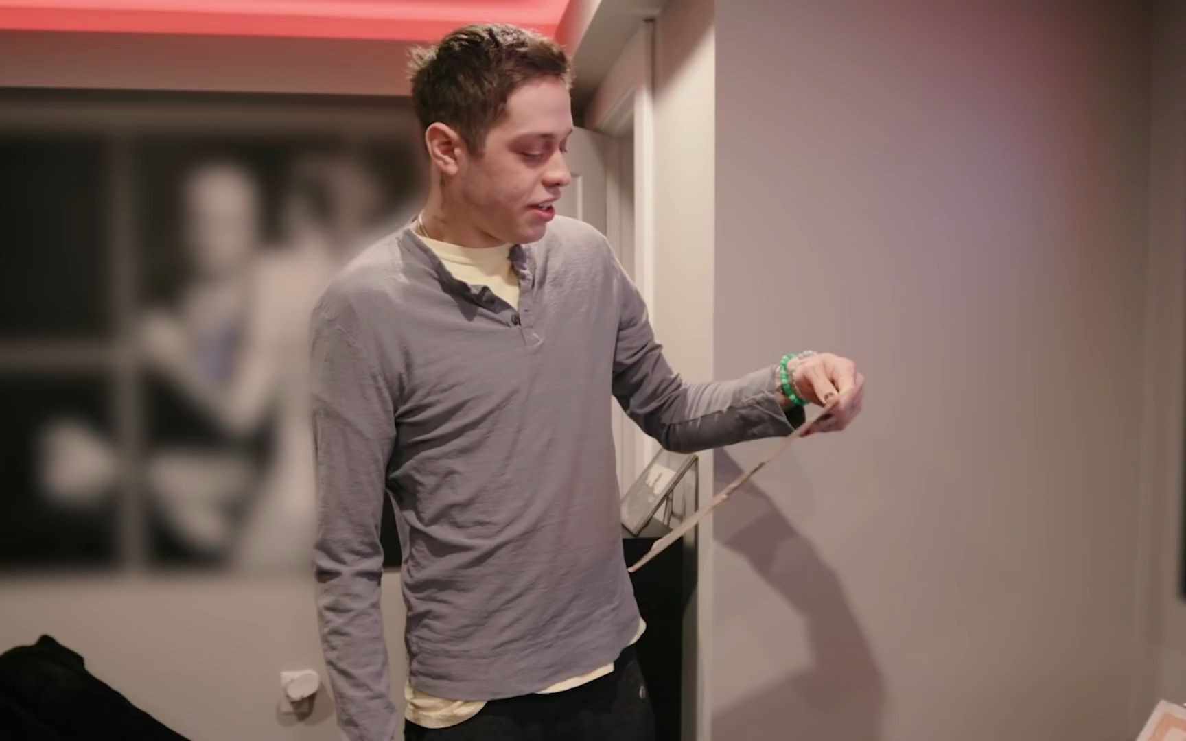 【pete davidson/熟肉】pete davidson带你参观他的地下室公寓