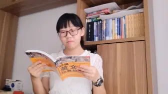 Video herunterladen: 美照的背后，纯纯搞笑丨我弟一直在“嘲笑”我