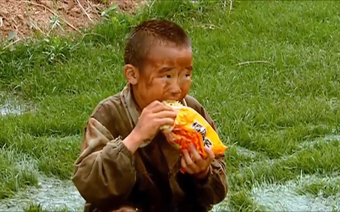 许三多小时候方便面吃得那叫一个嘎嘣脆啊😄