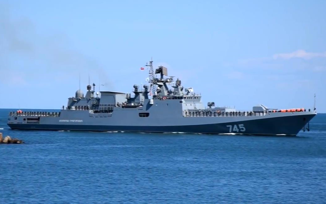 黑海舰队11356rm型护卫舰格里戈洛维奇海军上将号ffg745进入塞瓦斯托
