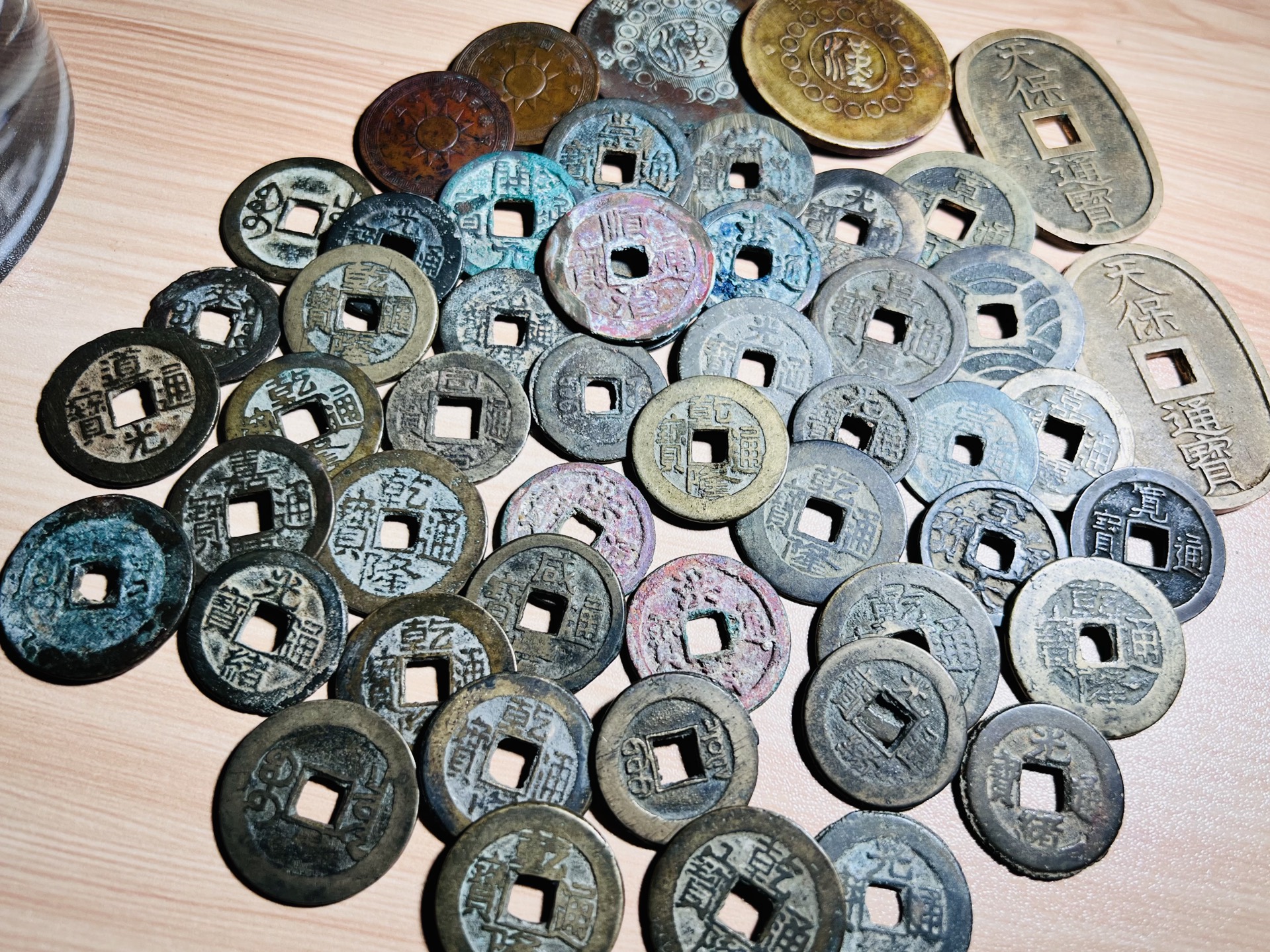 ,这次有不少不错的小精品铜钱,也是满百包邮,东西全