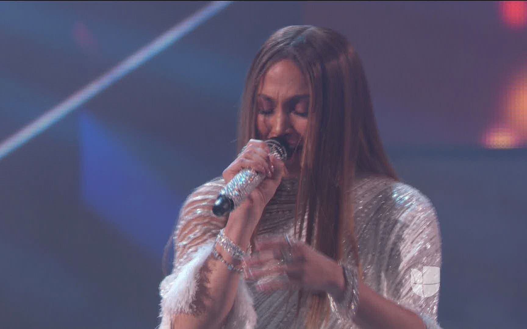 [图]Jennifer Lopez & Marc Anthony - Olvidame y Pega la Vuelta (Live at Latin Grammys