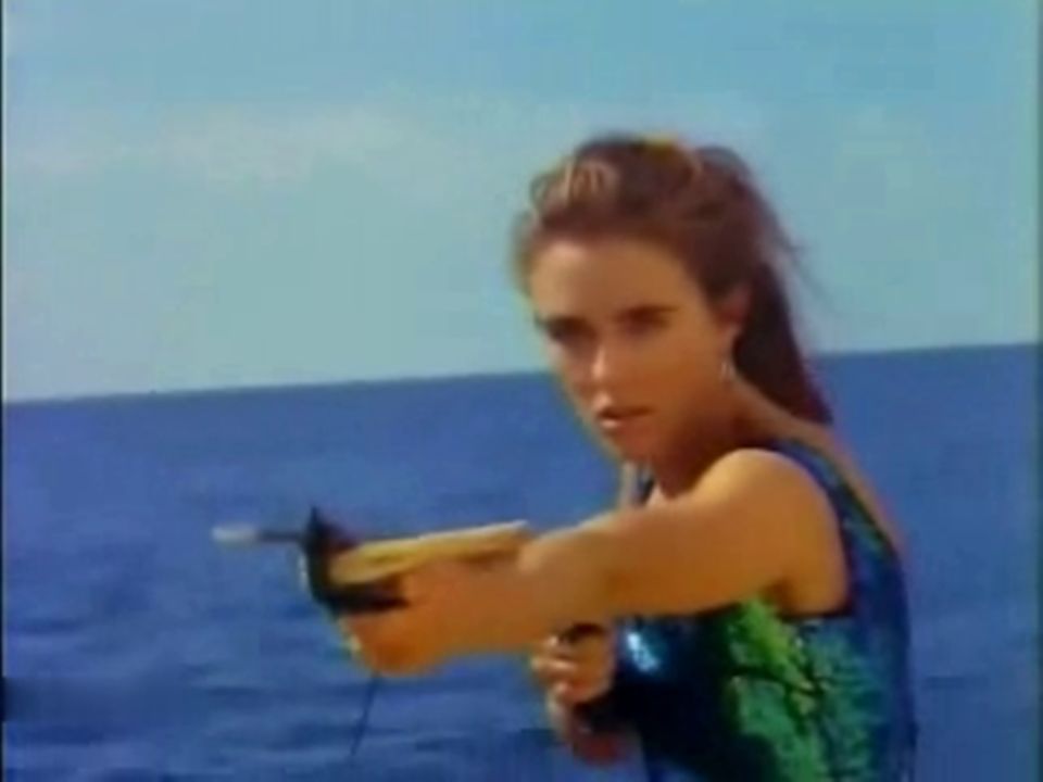 病娇女杀手色诱击杀男子