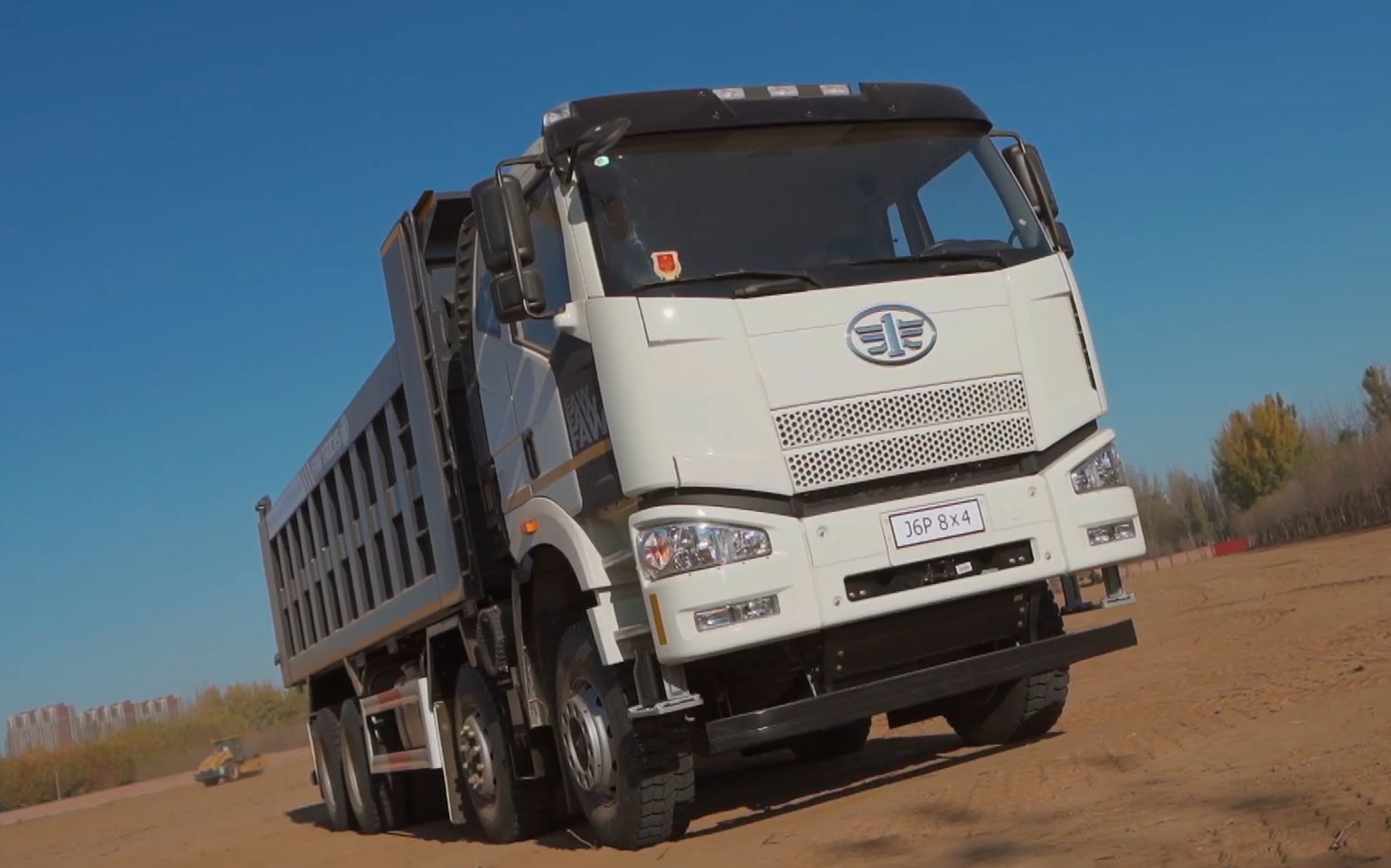 一汽faw解放j6p8x4自卸卡车