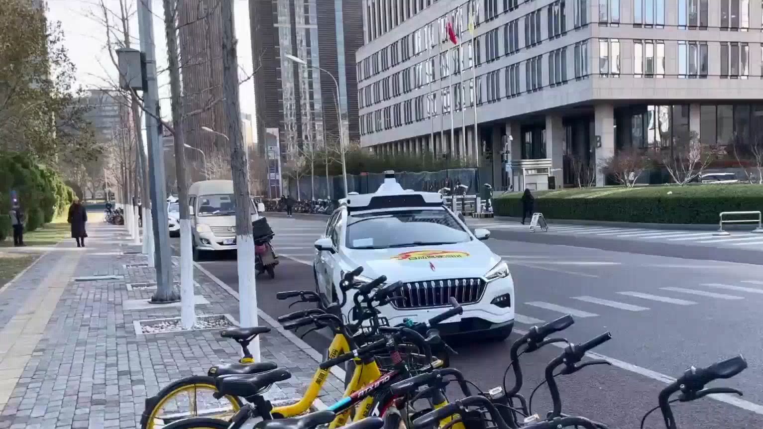 小马智行:已在广州投放 100 多辆 robotaxi,平均每天每车约 15 单