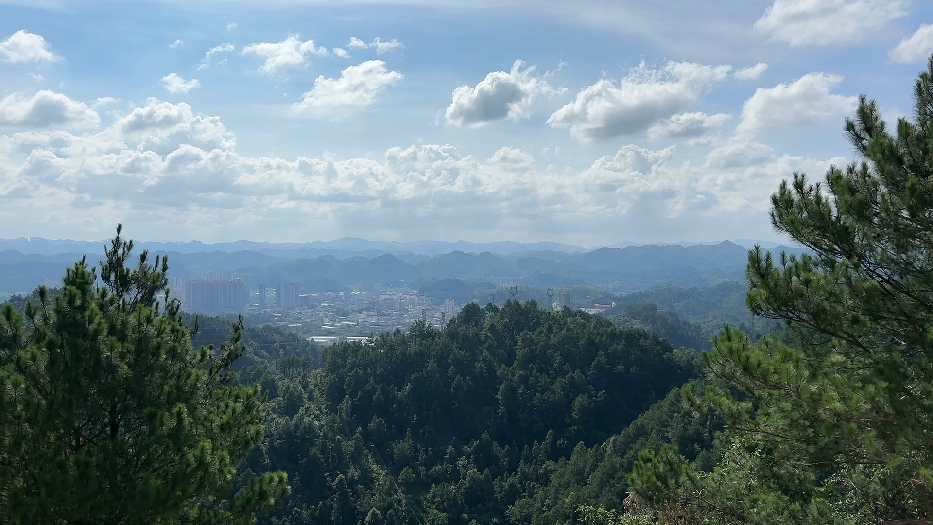 读碑路上,俯瞰贵州平塘县城,像回娘家一样(库存视频)哔哩哔哩bilibili