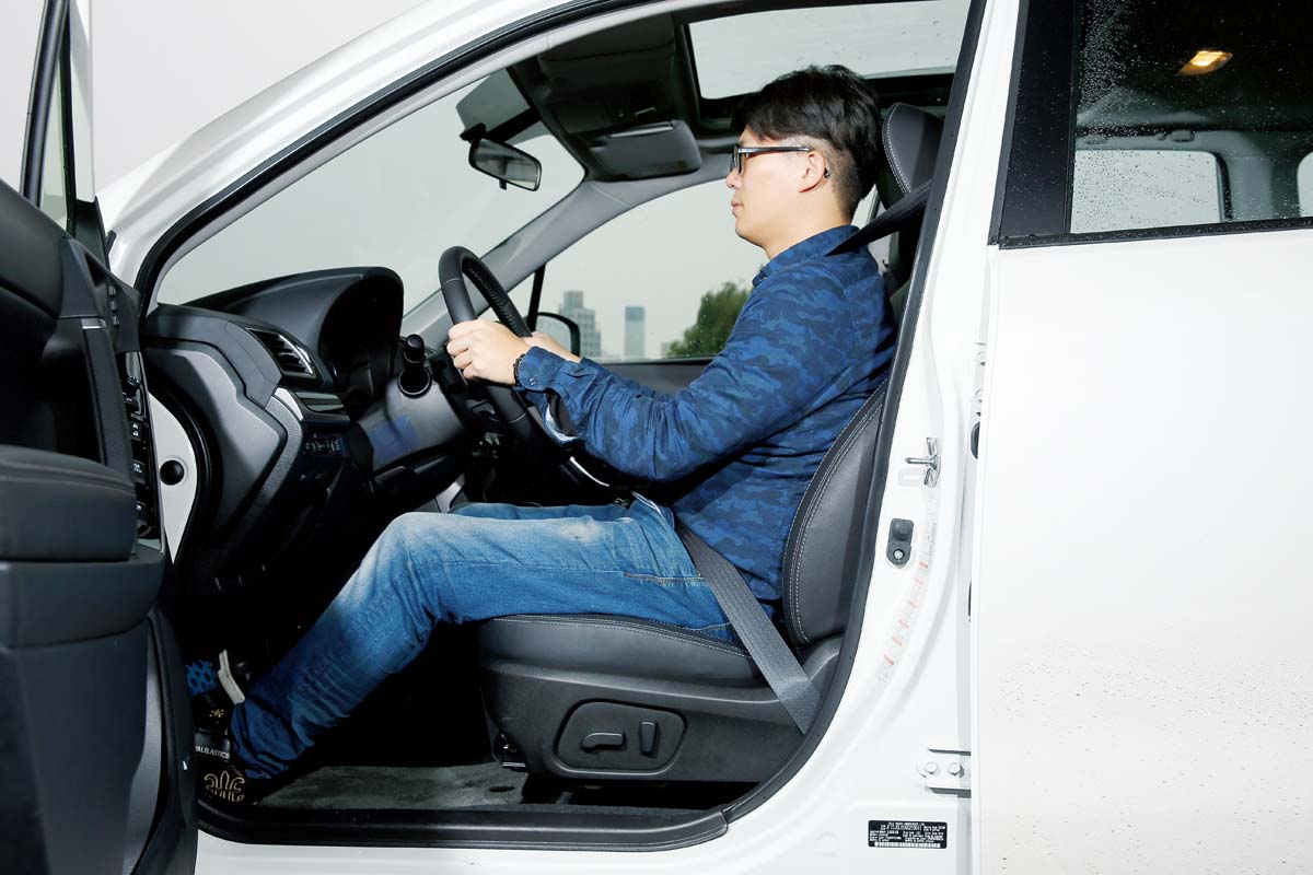 开车正确的坐姿,四个细节可以让你舒适又安全!
