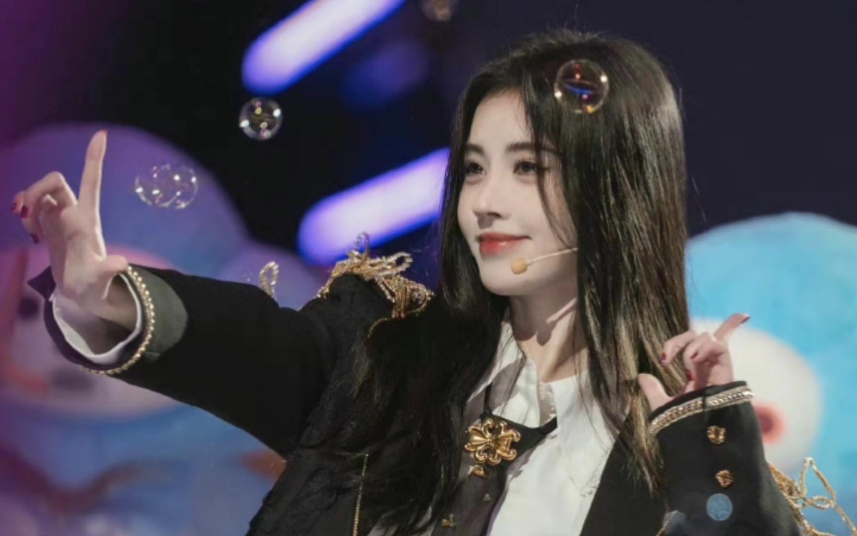 暗号b×鞠婧祎 闪闪发光的偶像使人重获活力,我想这就是偶像的意义