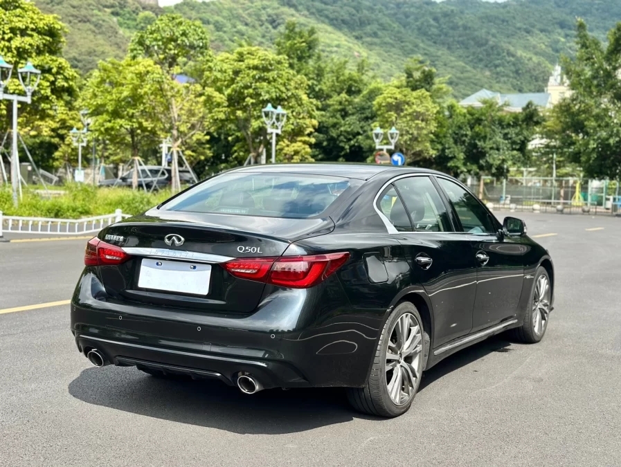 英菲尼迪q50l 2021款 2.0t 涡轮增压发动机精品二手车