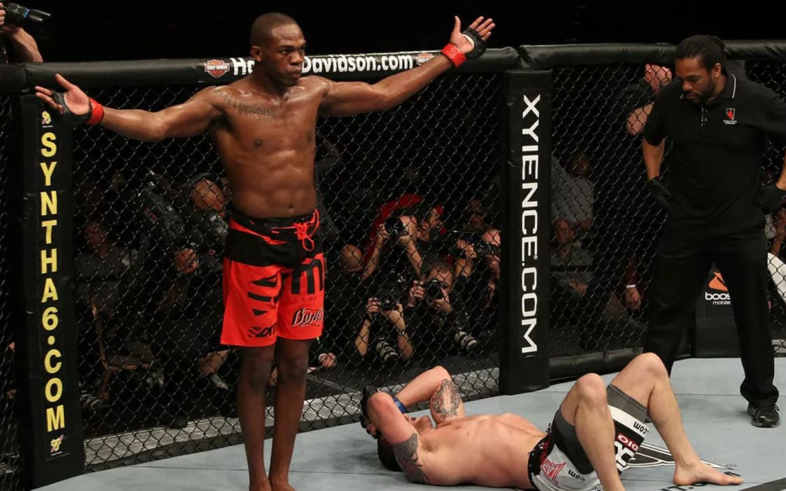 ufc神奇小子汤姆森教学视频乔恩琼斯大绝技踹膝盖不要和朋友玩的时候