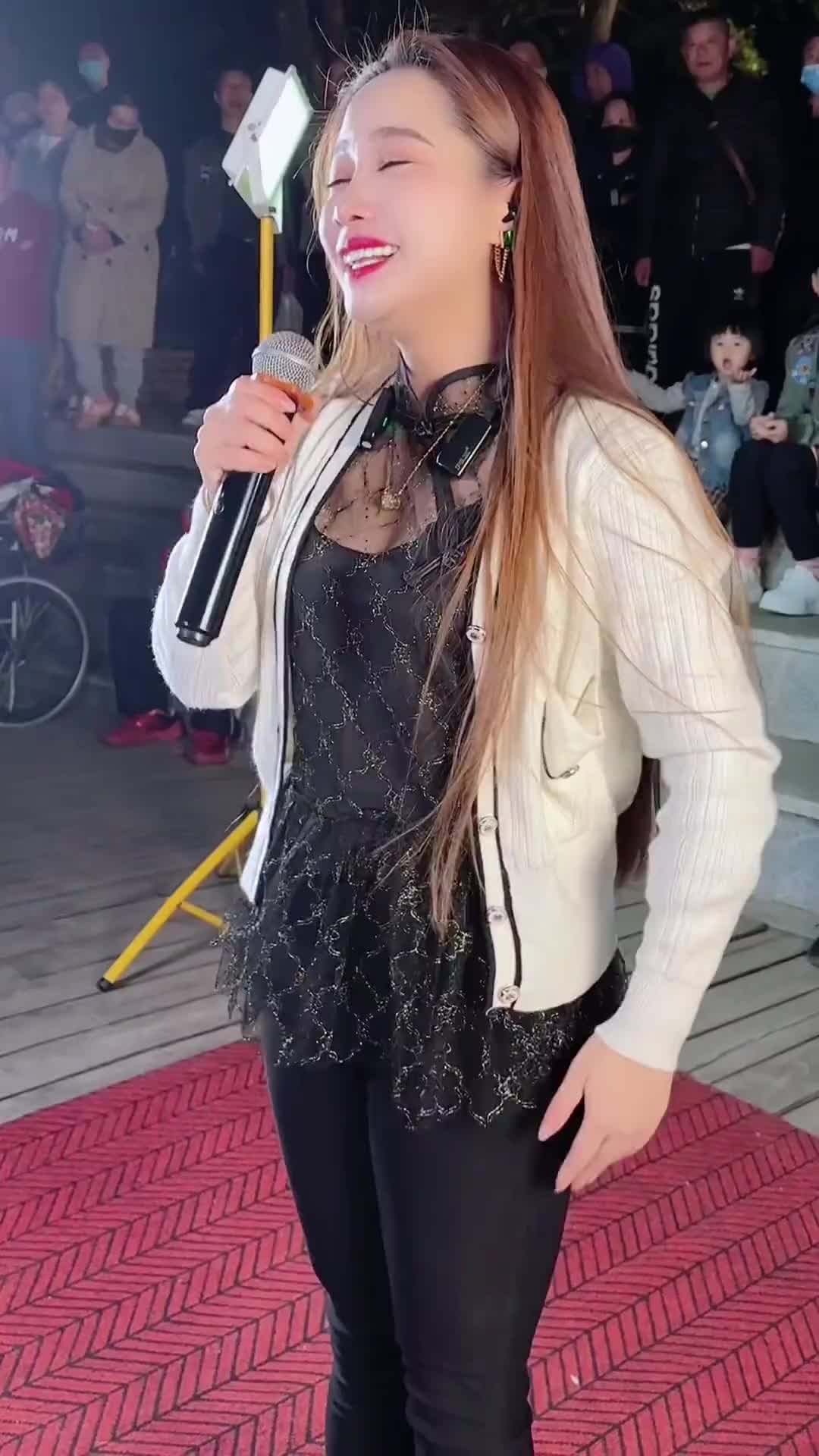 鞍山大晨辰大晨辰户外唱歌招牌笑容真人真唱