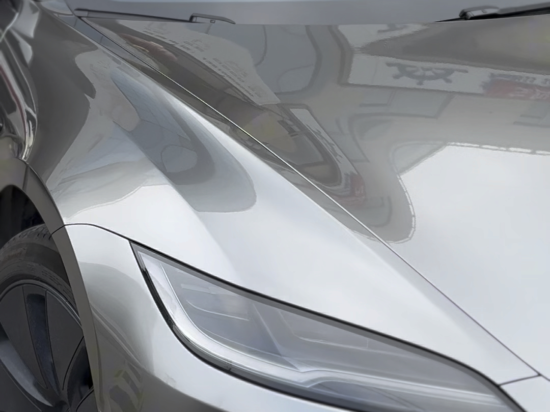 液态金属银改色已完成7815车主原车黑色开了一段时间 觉得原车漆