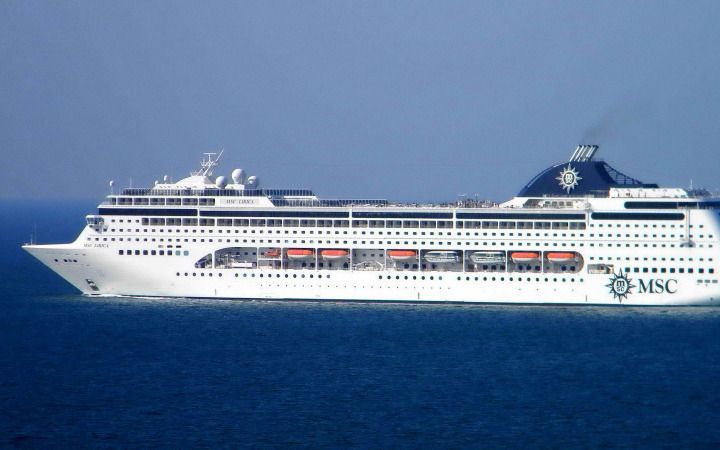 天津港 看豪华邮轮抒情号 出港