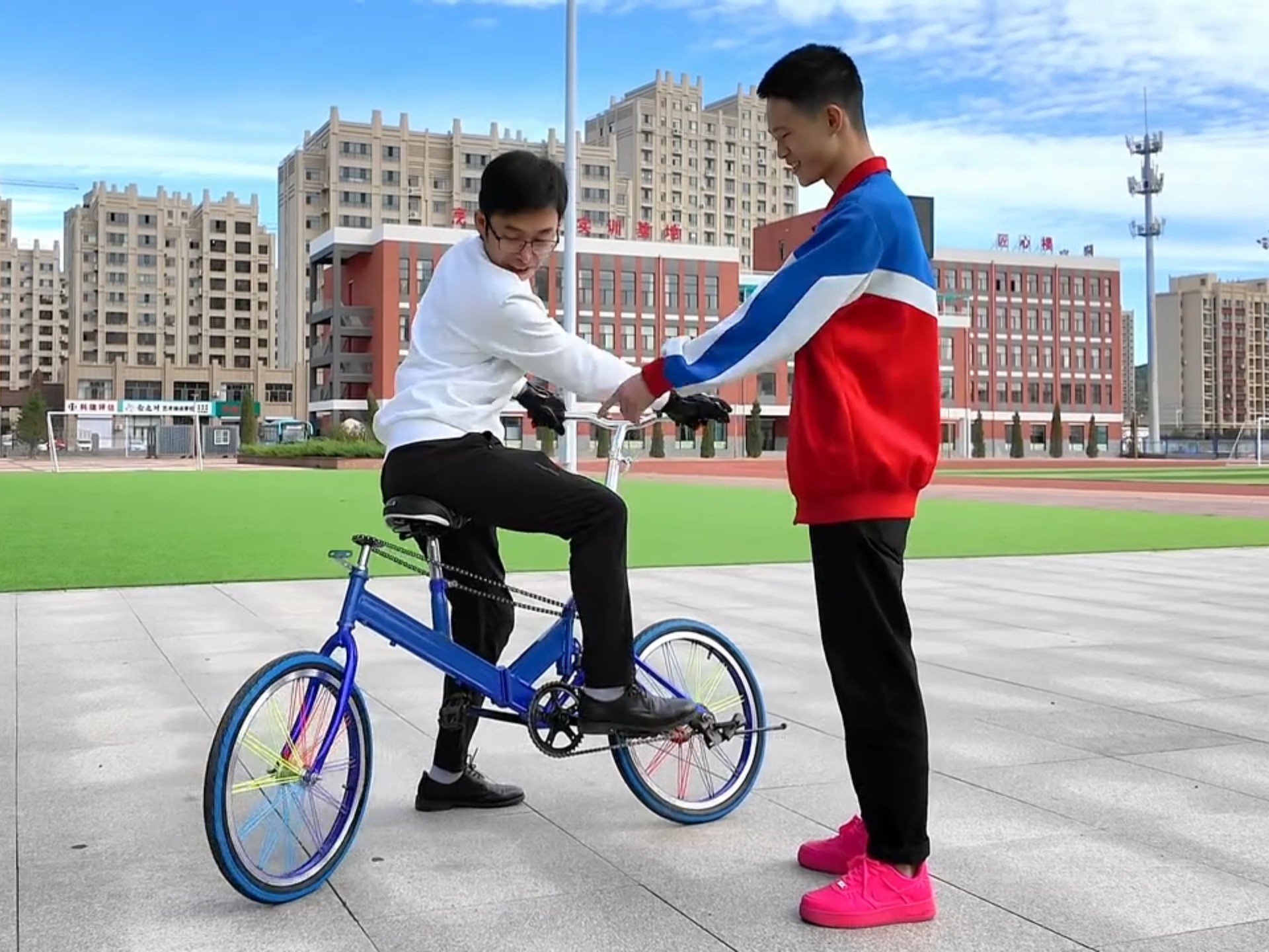 后轮导向自行车能骑走吗