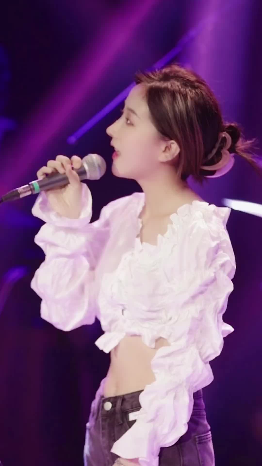 活着不一定要鲜艳但一定要有自己的颜色tzhouse王小草第一