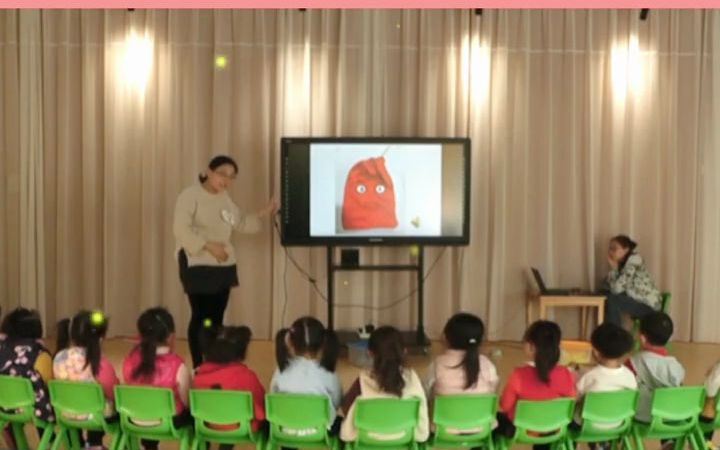 幼师公开课丨小班科学《不一样的感觉》幼师优质小班科学公开课一等奖完整视频课件教案活动目标:知道用手触摸是感知物体的一种方法,喜欢用手尝试不...