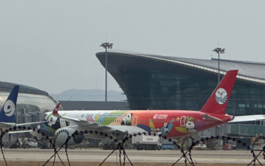 【宁波机场ngb】川航大运会彩绘a350落地栎社国际机场