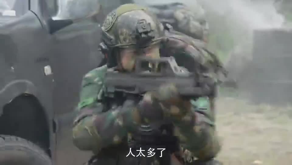 [图]特种兵之霹雳火：在枪林弹雨中，霹雳火队员成功救出伤员，好样的