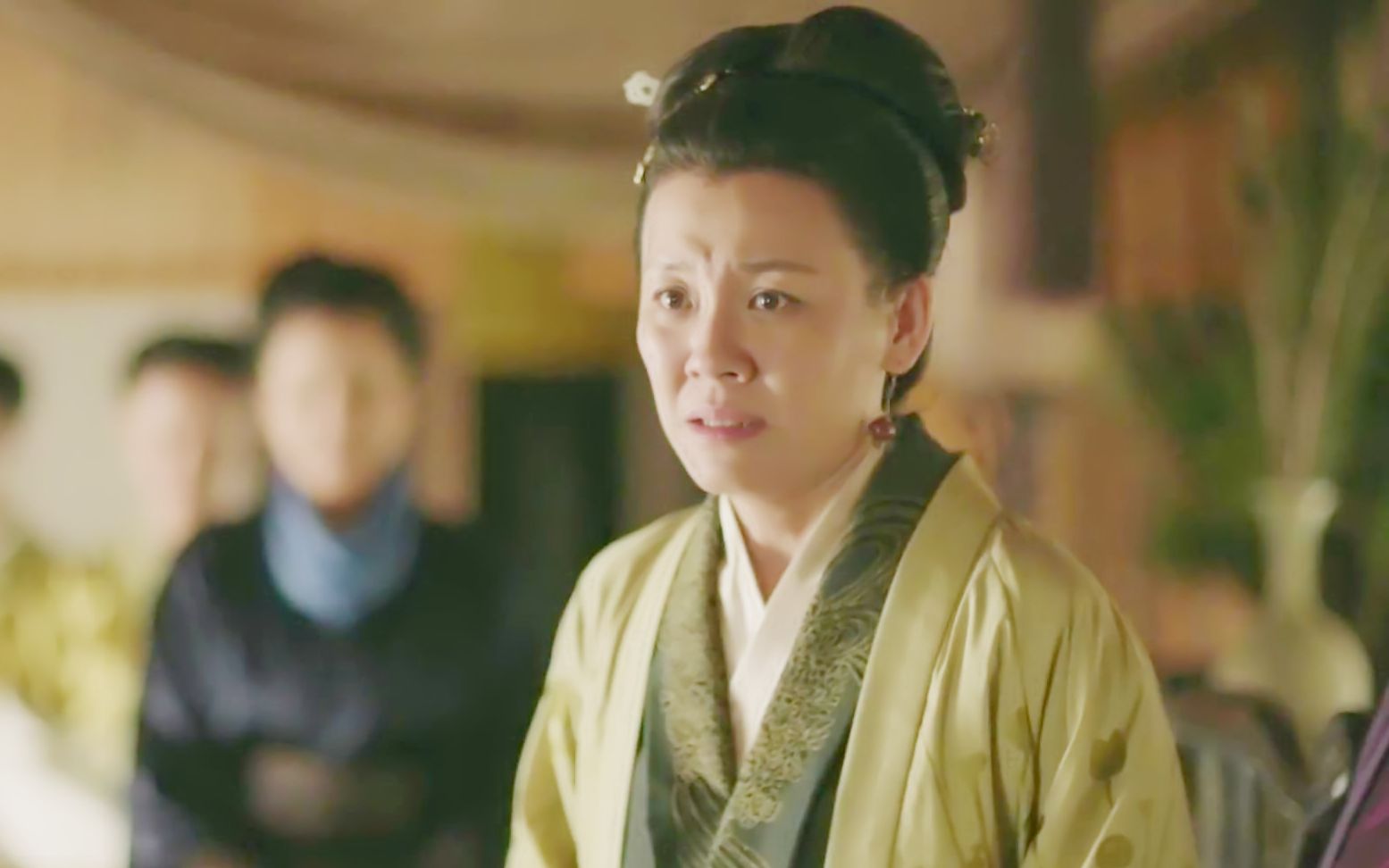 【刘琳】——《知否》大娘子cut 三兰偷窥前厅摔倒,大娘子惊呆