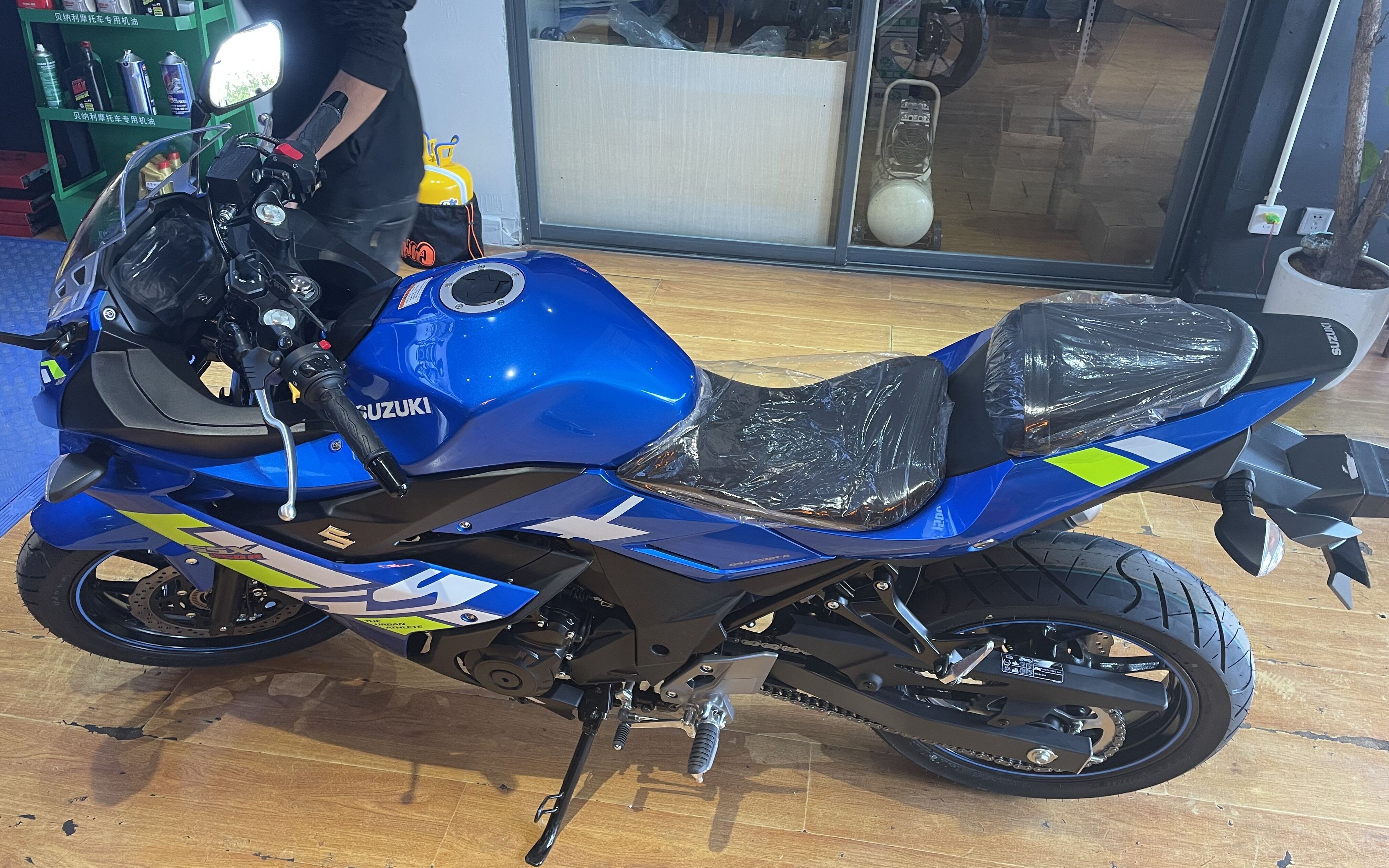 【豪爵铃木gsx-250r】提车第一天
