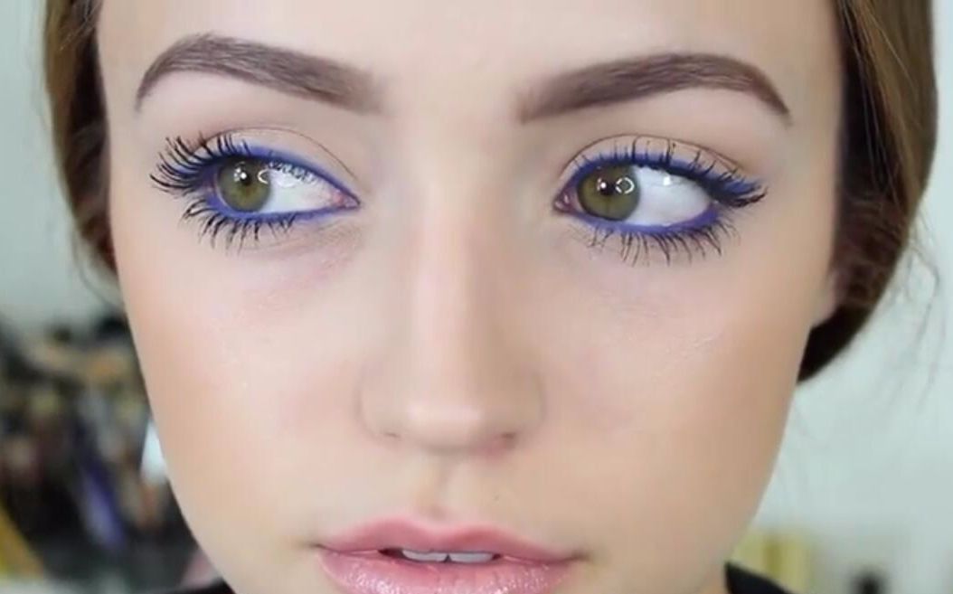 打造跟莉莉柯林斯一样的蓝色眼线化妆视频美妆教程国外博主kathleen