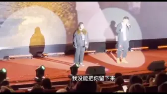 Descargar video: 翻唱《男孩》 两个人的嗓音也太完美了！