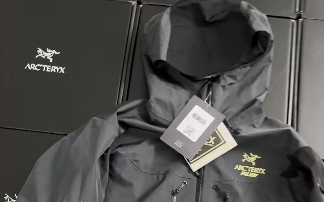 [图]莆田潮牌穿搭 Arcteryx 始祖鸟兔年限定款 Alpha Sv Gore-tex Pro 向导级六代冲锋衣