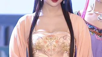 以前觉得她们不够漂亮，当年都被质疑是带资进组！！