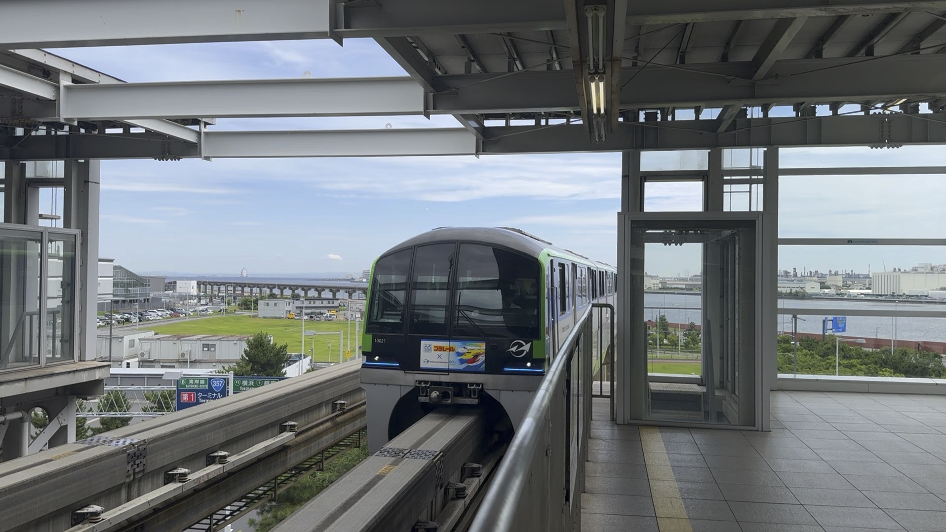 东京单轨电车1002号车空港快速往滨松町进羽田机场3号航站楼站