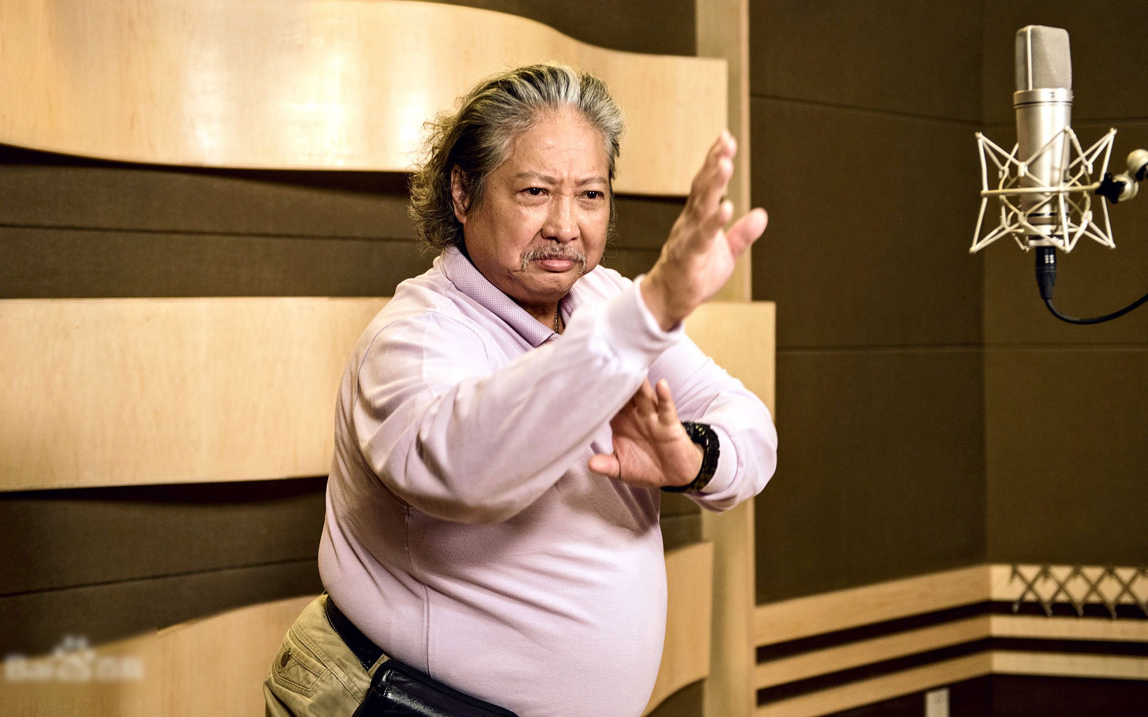 洪金宝近照被曝,手把手教孙子功夫,身材消瘦仍宝刀未老